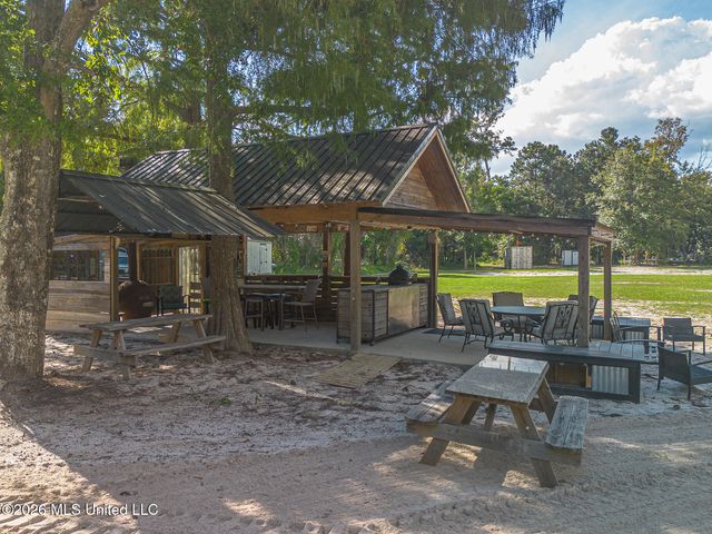 13756 River Road, Gulfport, MS 39503