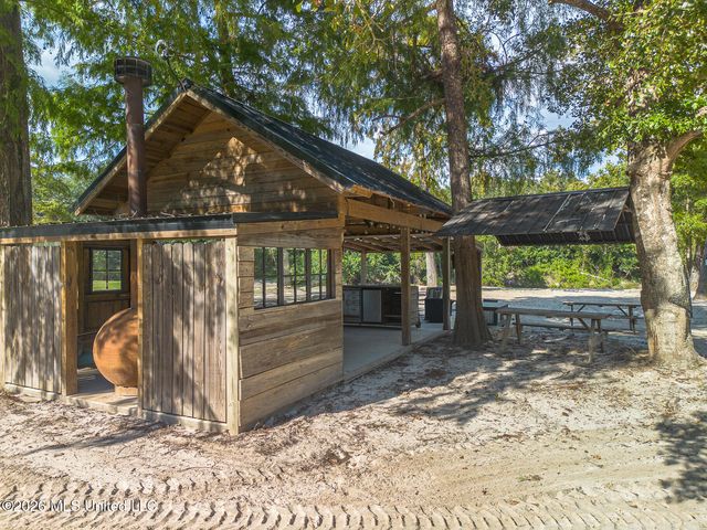 13756 River Road, Gulfport, MS 39503