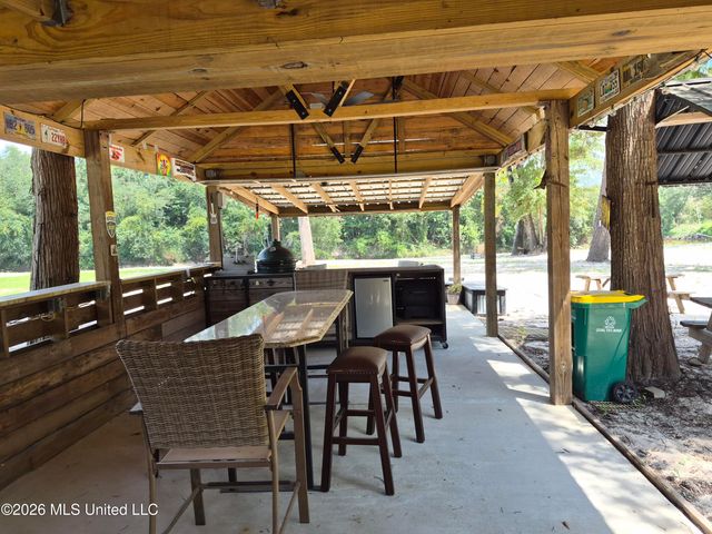 13756 River Road, Gulfport, MS 39503