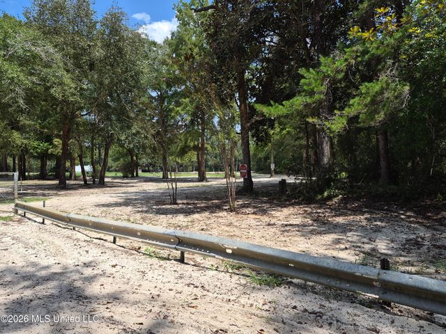 13756 River Road, Gulfport, MS 39503