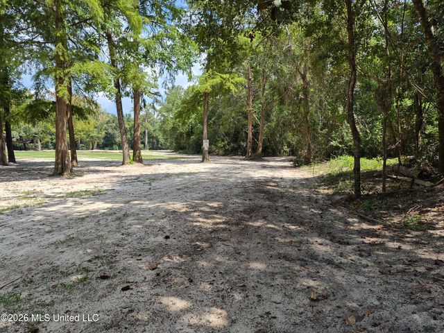 13756 River Road, Gulfport, MS 39503