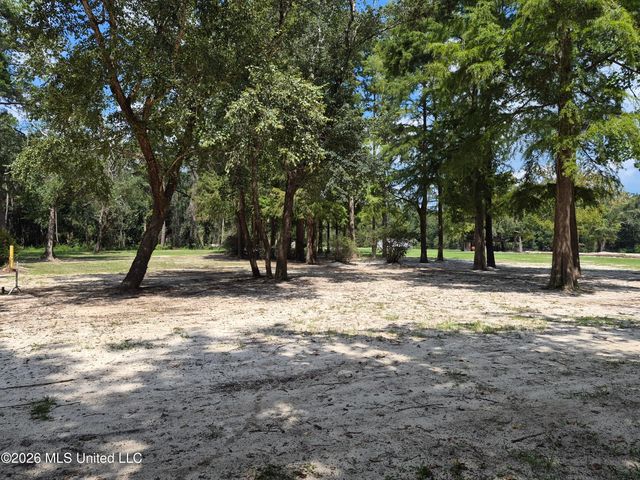 13756 River Road, Gulfport, MS 39503