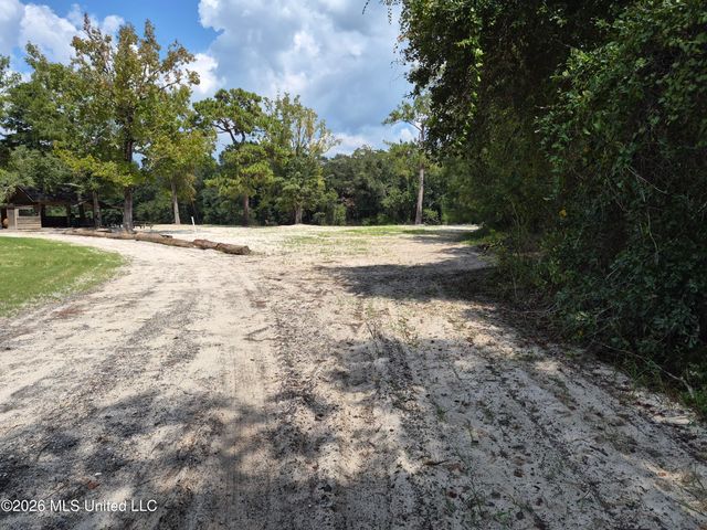 13756 River Road, Gulfport, MS 39503