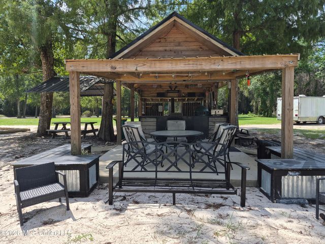13756 River Road, Gulfport, MS 39503