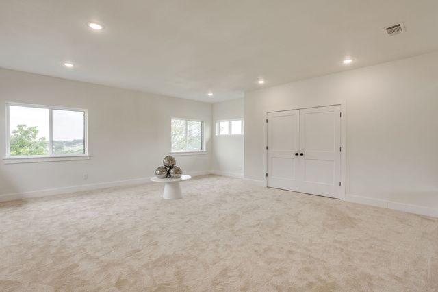 301 Paint Pony Trail N, Fort Worth, TX 76108