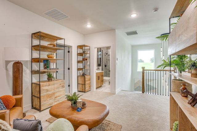 301 Paint Pony Trail N, Fort Worth, TX 76108