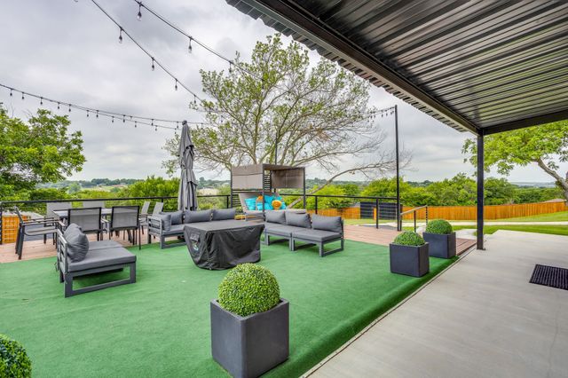 301 Paint Pony Trail N, Fort Worth, TX 76108