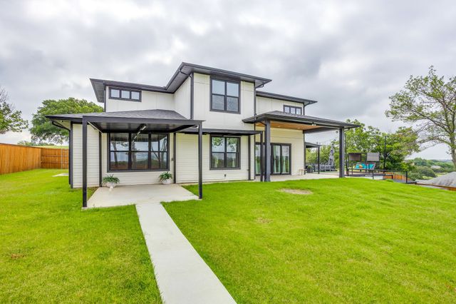 301 Paint Pony Trail N, Fort Worth, TX 76108