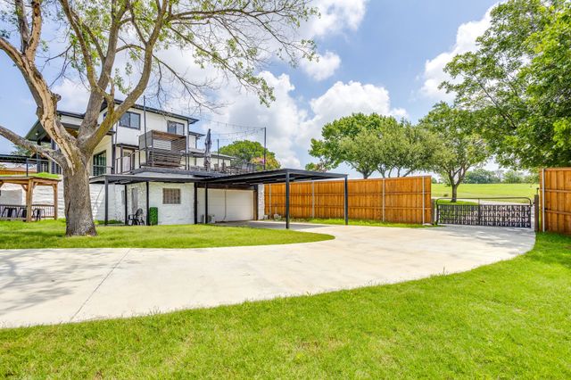 301 Paint Pony Trail N, Fort Worth, TX 76108