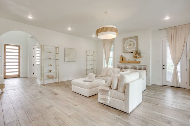 301 Paint Pony Trail N, Fort Worth, TX 76108