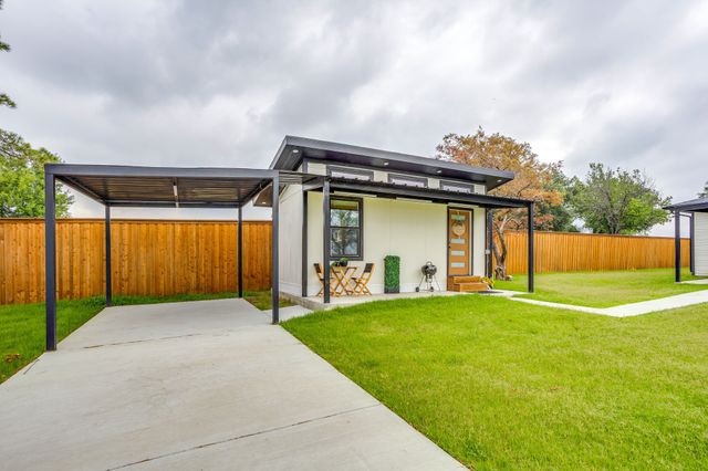 301 Paint Pony Trail N, Fort Worth, TX 76108
