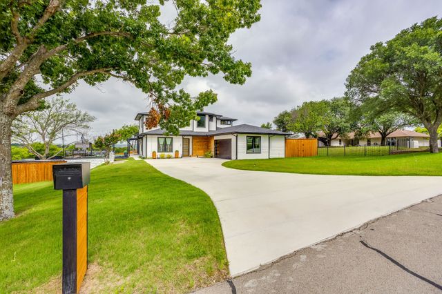 301 Paint Pony Trail N, Fort Worth, TX 76108