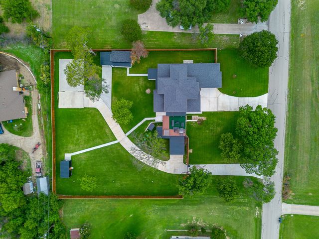 301 Paint Pony Trail N, Fort Worth, TX 76108