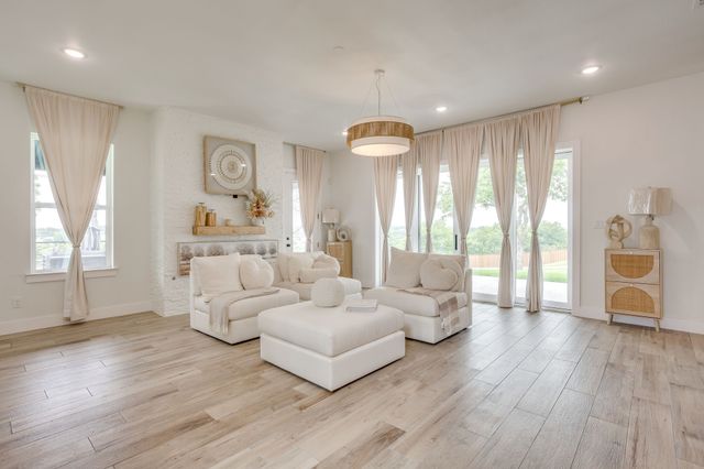 301 Paint Pony Trail N, Fort Worth, TX 76108