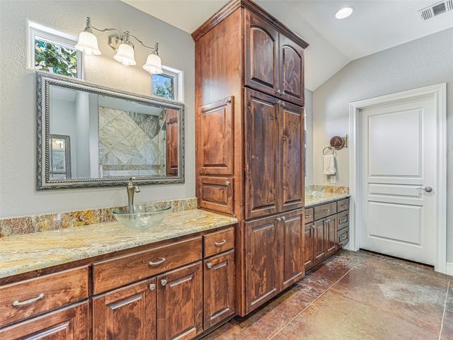 167 Manawianui DR, Bastrop, TX 78602