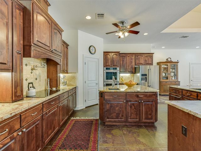 167 Manawianui DR, Bastrop, TX 78602