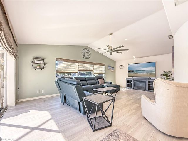 2030 SE 6th LN, Cape Coral, FL 33990