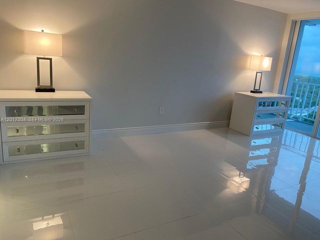 881 Ocean Dr 10E, Key Biscayne, FL 33149