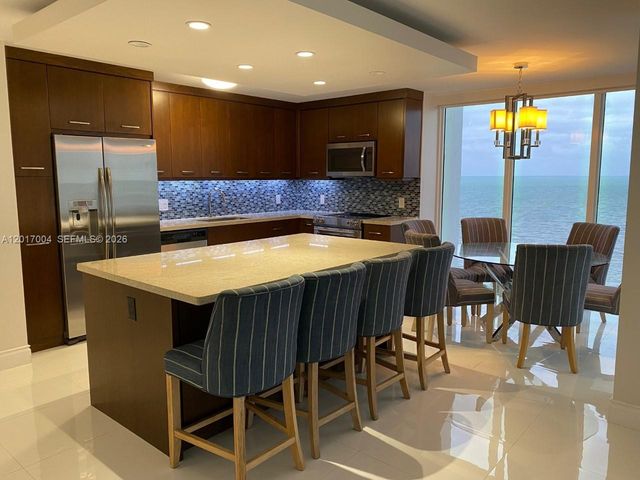 881 Ocean Dr 10E, Key Biscayne, FL 33149