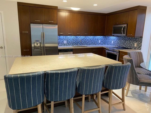 881 Ocean Dr 10E, Key Biscayne, FL 33149