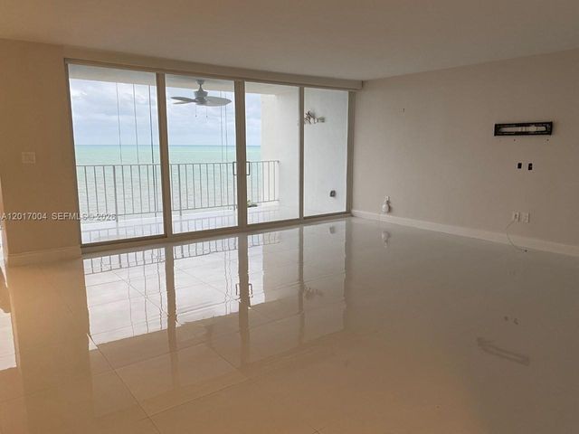 881 Ocean Dr 10E, Key Biscayne, FL 33149
