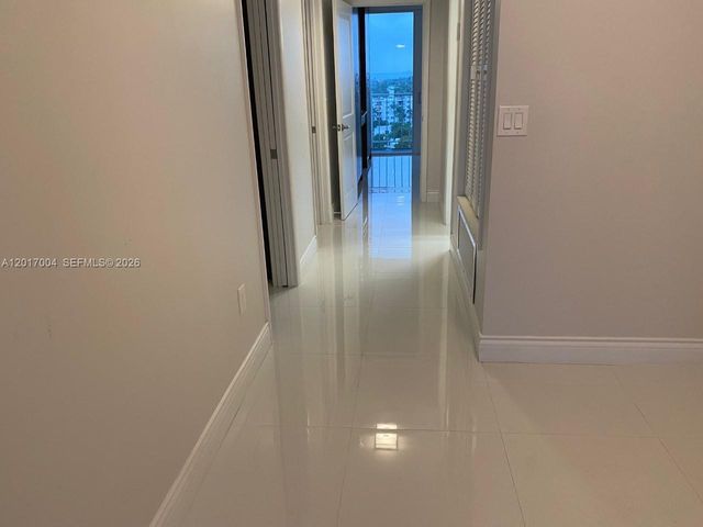 881 Ocean Dr 10E, Key Biscayne, FL 33149