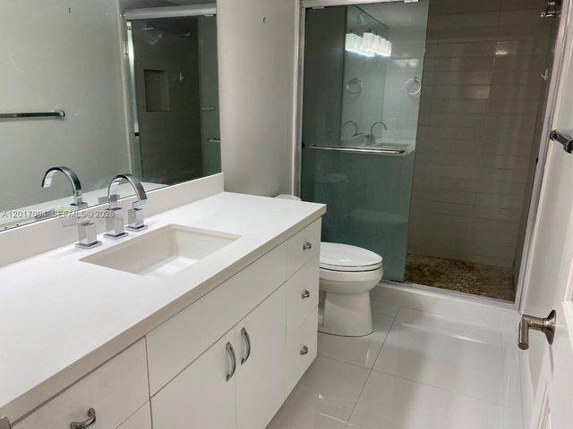 881 Ocean Dr 10E, Key Biscayne, FL 33149