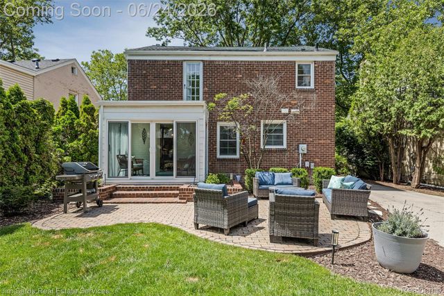 461 Allard Road, Grosse Pointe Farms, MI 48236