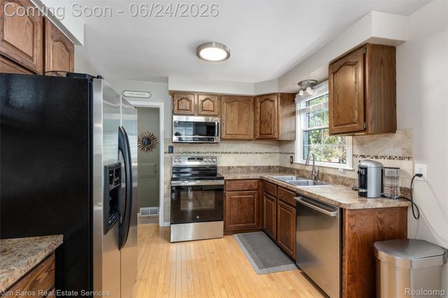 461 Allard Road, Grosse Pointe Farms, MI 48236