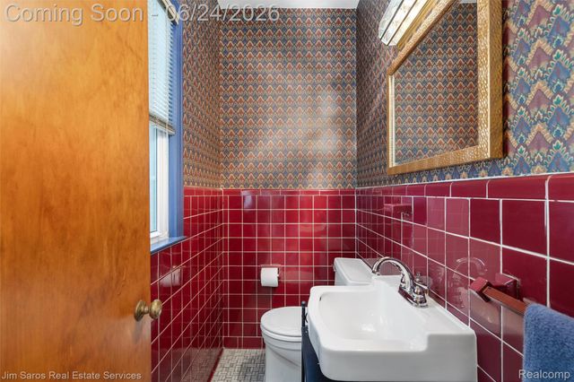 461 Allard Road, Grosse Pointe Farms, MI 48236