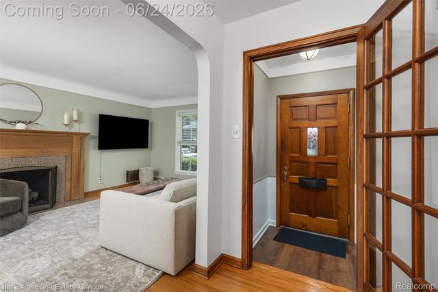 461 Allard Road, Grosse Pointe Farms, MI 48236