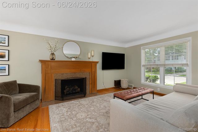 461 Allard Road, Grosse Pointe Farms, MI 48236