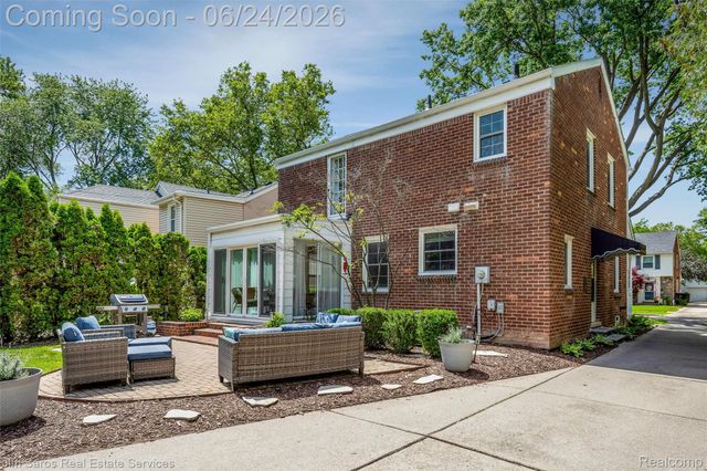 461 Allard Road, Grosse Pointe Farms, MI 48236