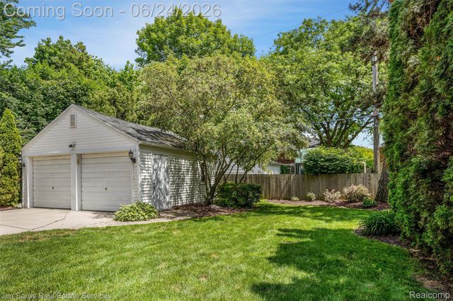 461 Allard Road, Grosse Pointe Farms, MI 48236