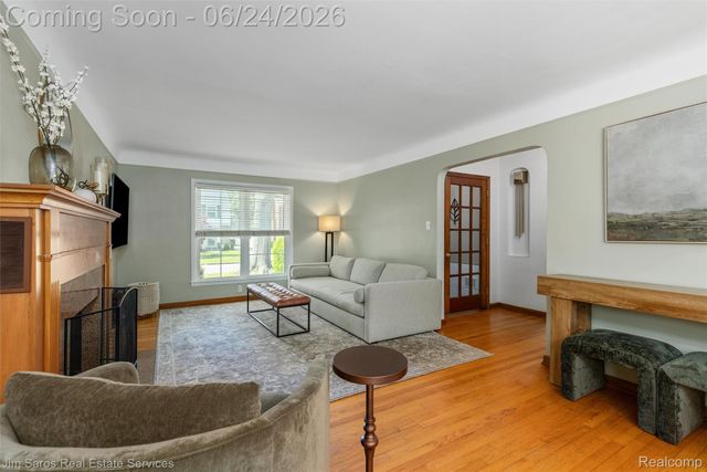 461 Allard Road, Grosse Pointe Farms, MI 48236