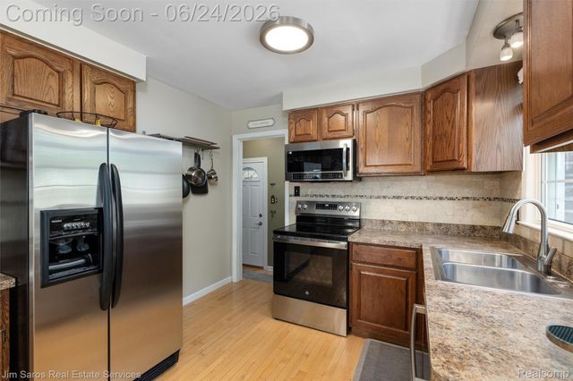 461 Allard Road, Grosse Pointe Farms, MI 48236