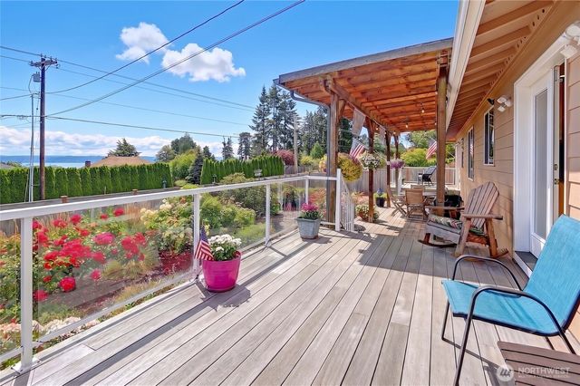 510 Sunnycrest Lane, Camano Island, WA 98282