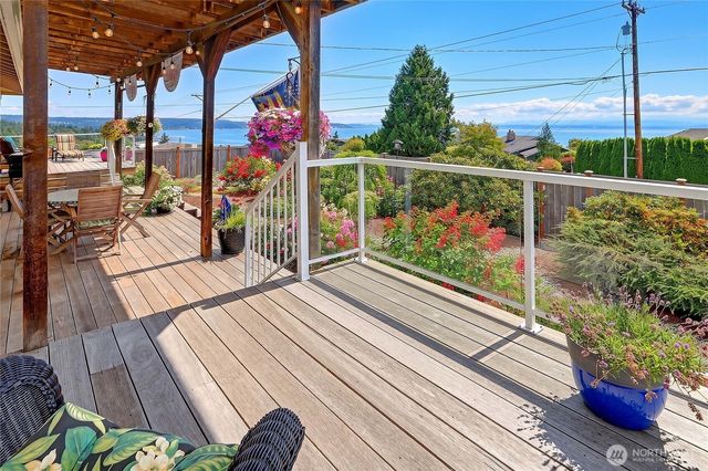 510 Sunnycrest Lane, Camano Island, WA 98282