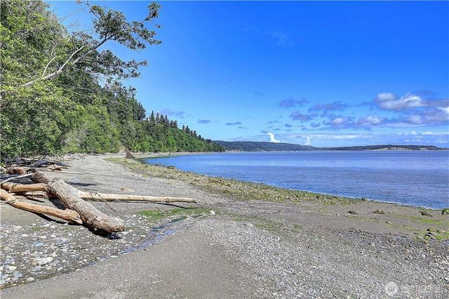 510 Sunnycrest Lane, Camano Island, WA 98282