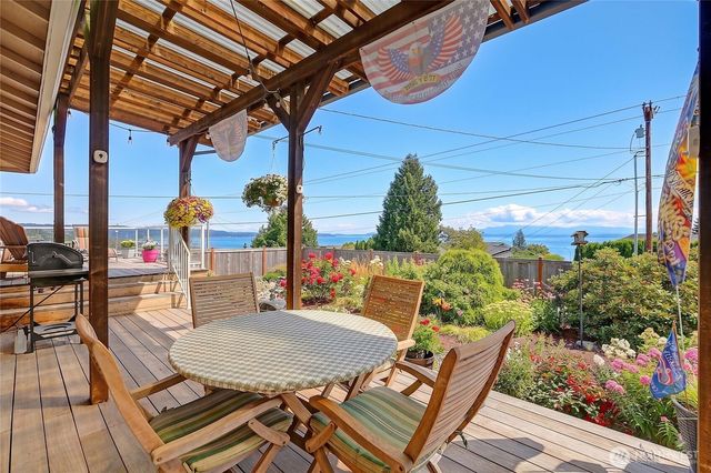 510 Sunnycrest Lane, Camano Island, WA 98282