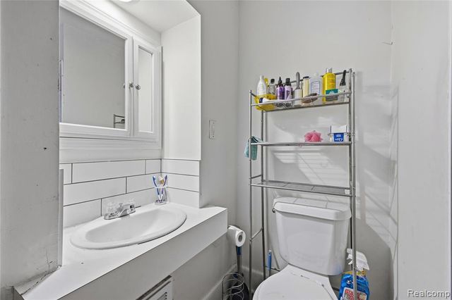 20228 Washtenaw Street, Harper Woods, MI 48225