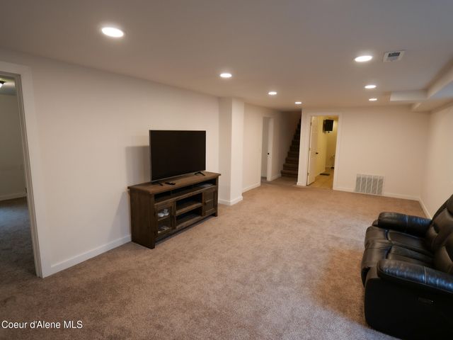 9684 N Melrose ST, Hayden, ID 83835
