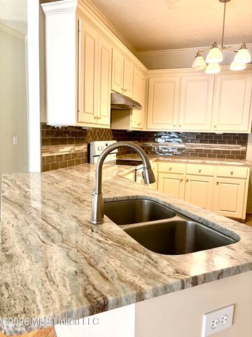 316 Creston Court, Ridgeland, MS 39157
