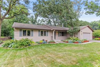 1244 Balsam Trail E, Eagan, MN 55123