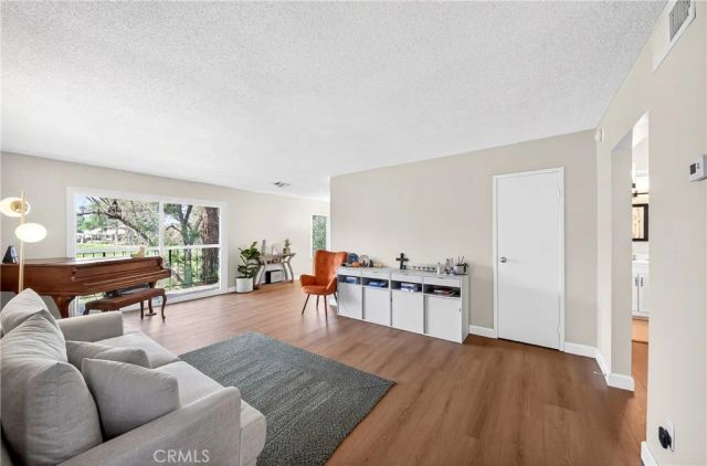1525 Walnut Leaf 211, Walnut, CA 91789