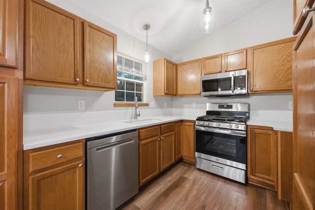 1721 N Redbarn Cir, Wichita, KS 67212