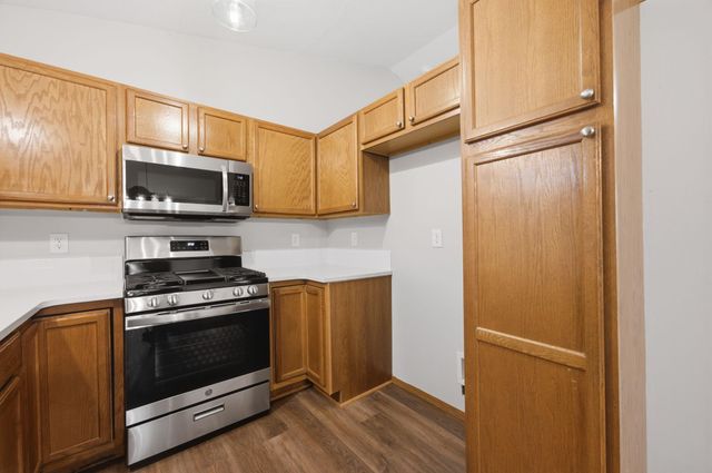 1721 N Redbarn Cir, Wichita, KS 67212