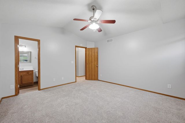 1721 N Redbarn Cir, Wichita, KS 67212