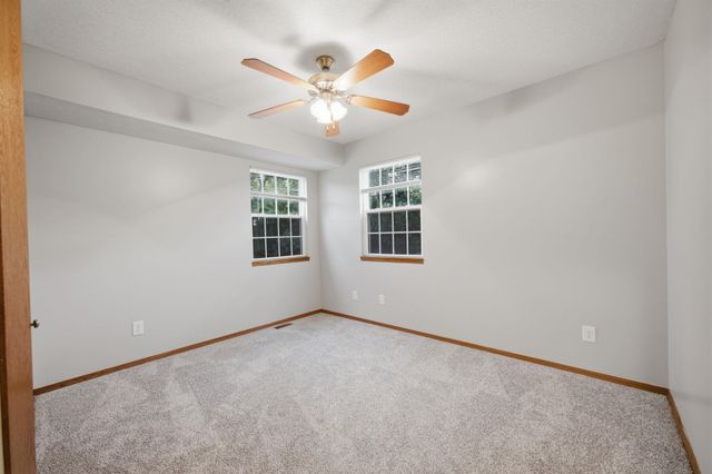 1721 N Redbarn Cir, Wichita, KS 67212