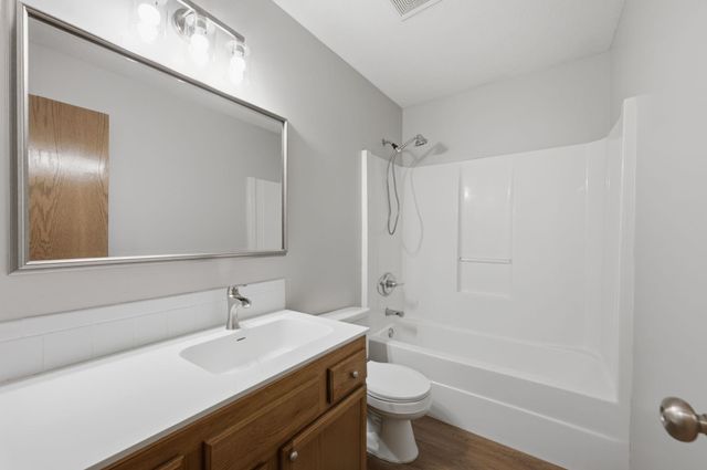 1721 N Redbarn Cir, Wichita, KS 67212